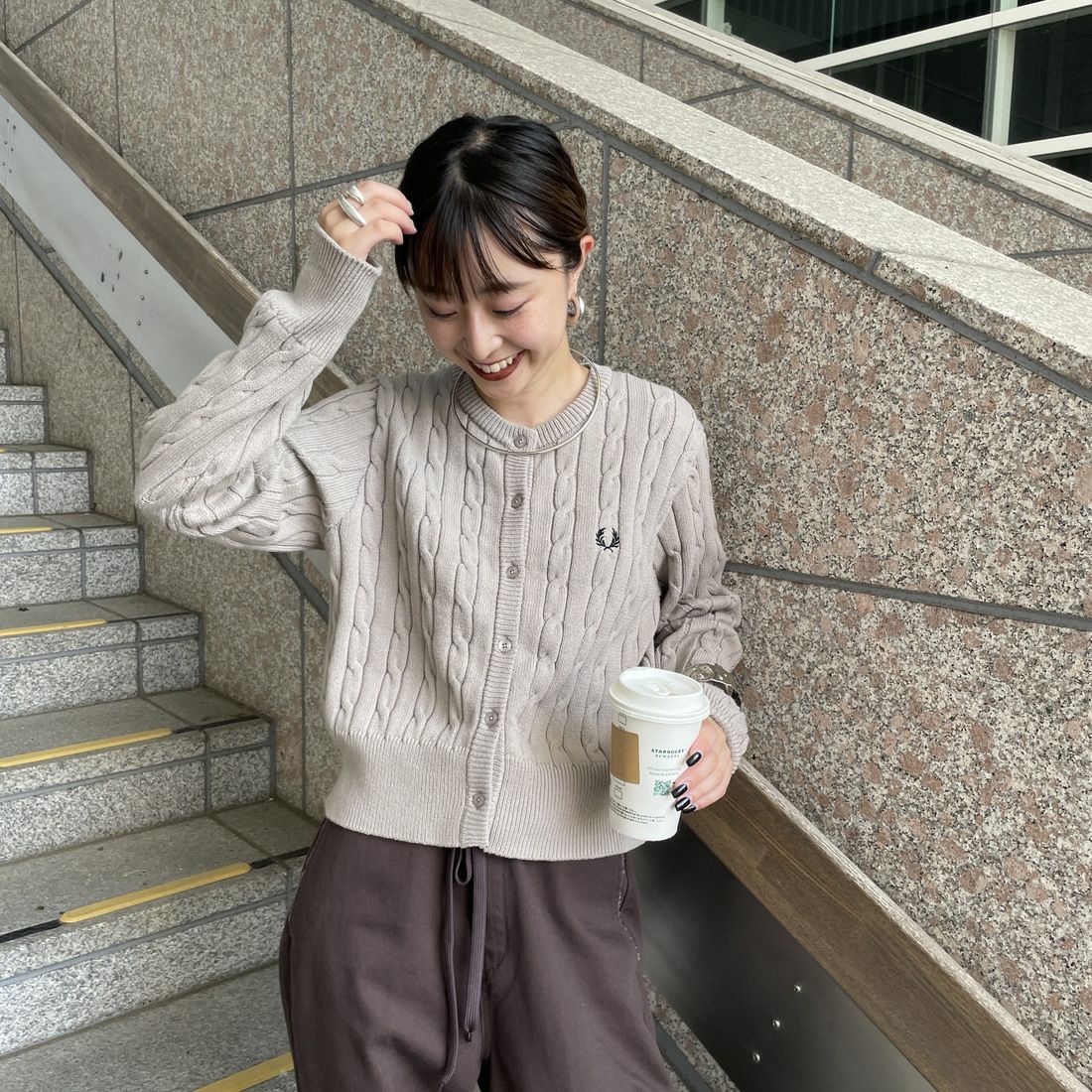 FRED PERRY [フレッドペリー] 別注 ケーブルニットカーディガン [FPW-25A-008JF] WARM/BLK &&モデル身長：150cm 着用サイズ：10&&