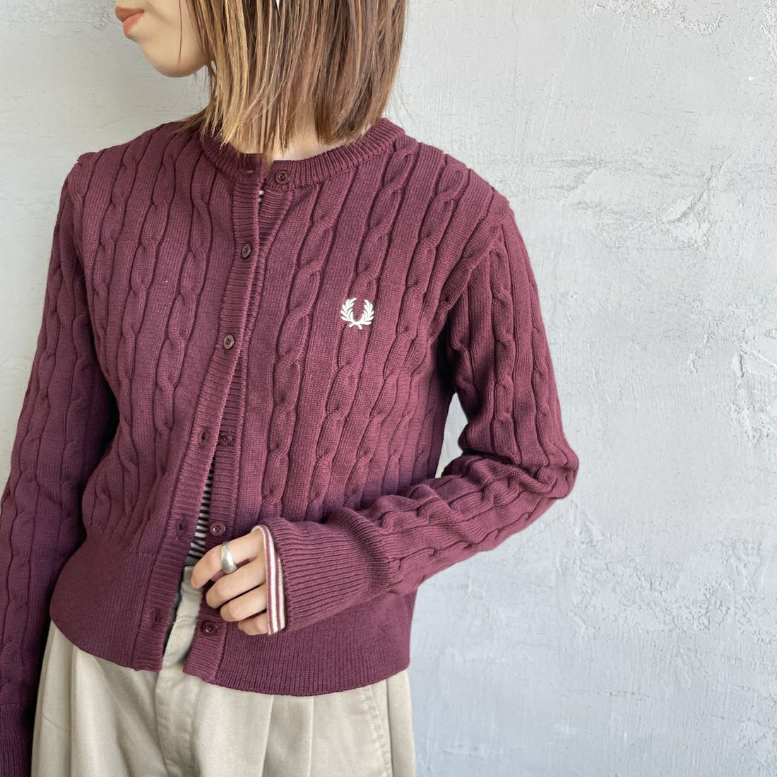 FRED PERRY [フレッドペリー] 別注 ケーブルニットカーディガン [FPW-25A-008JF] OXBLOOD/OA &&モデル身長：160cm 着用サイズ：10&&