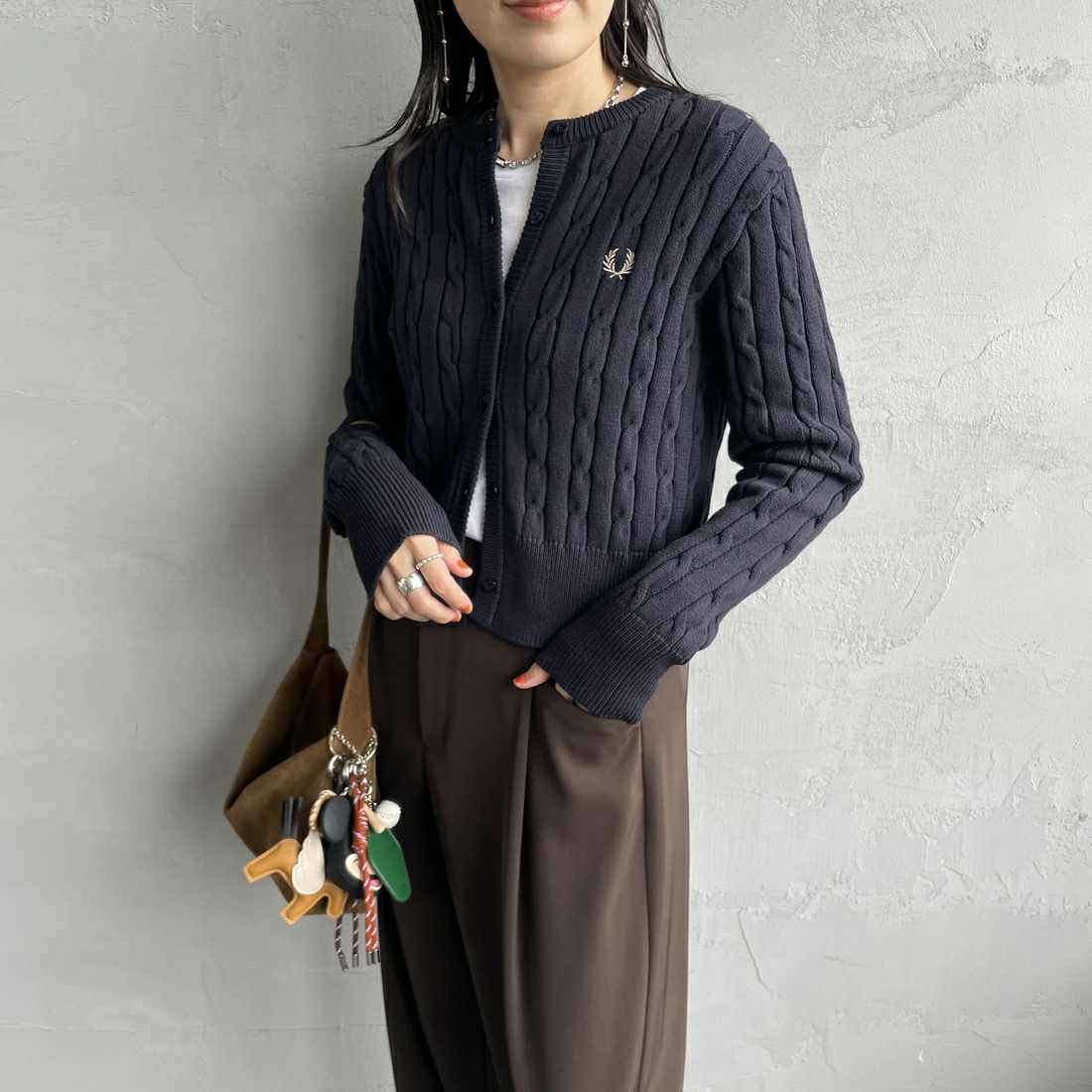 FRED PERRY [フレッドペリー] 別注 ケーブルニットカーディガン [FPW-25A-008JF] NAVY/WARM &&モデル身長：160cm 着用サイズ：10&&