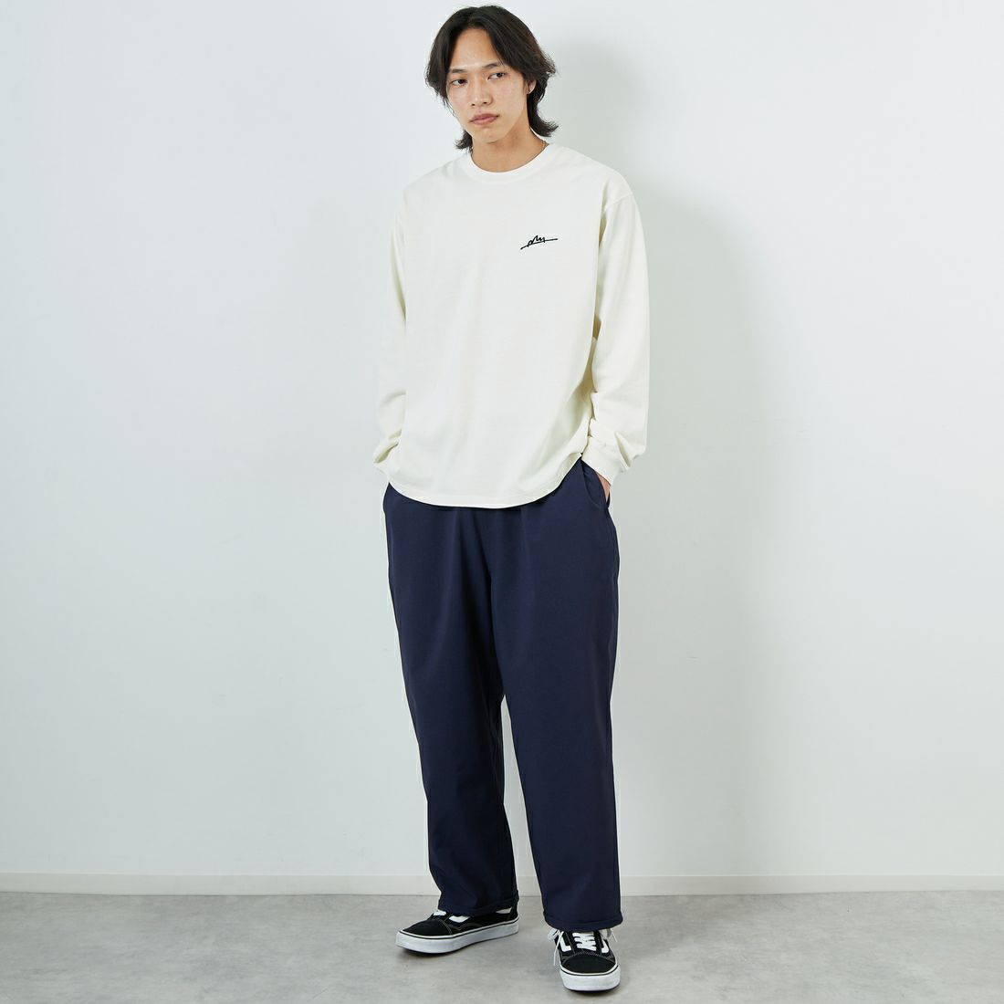 MANHATTAN PORTAGE [マンハッタンポーテージ] 別注 手書き風バックプリント ロングスリーブTシャツ [25FWMP-IN76-JF] IVORY &&モデル身長：179cm 着用サイズ：L&&