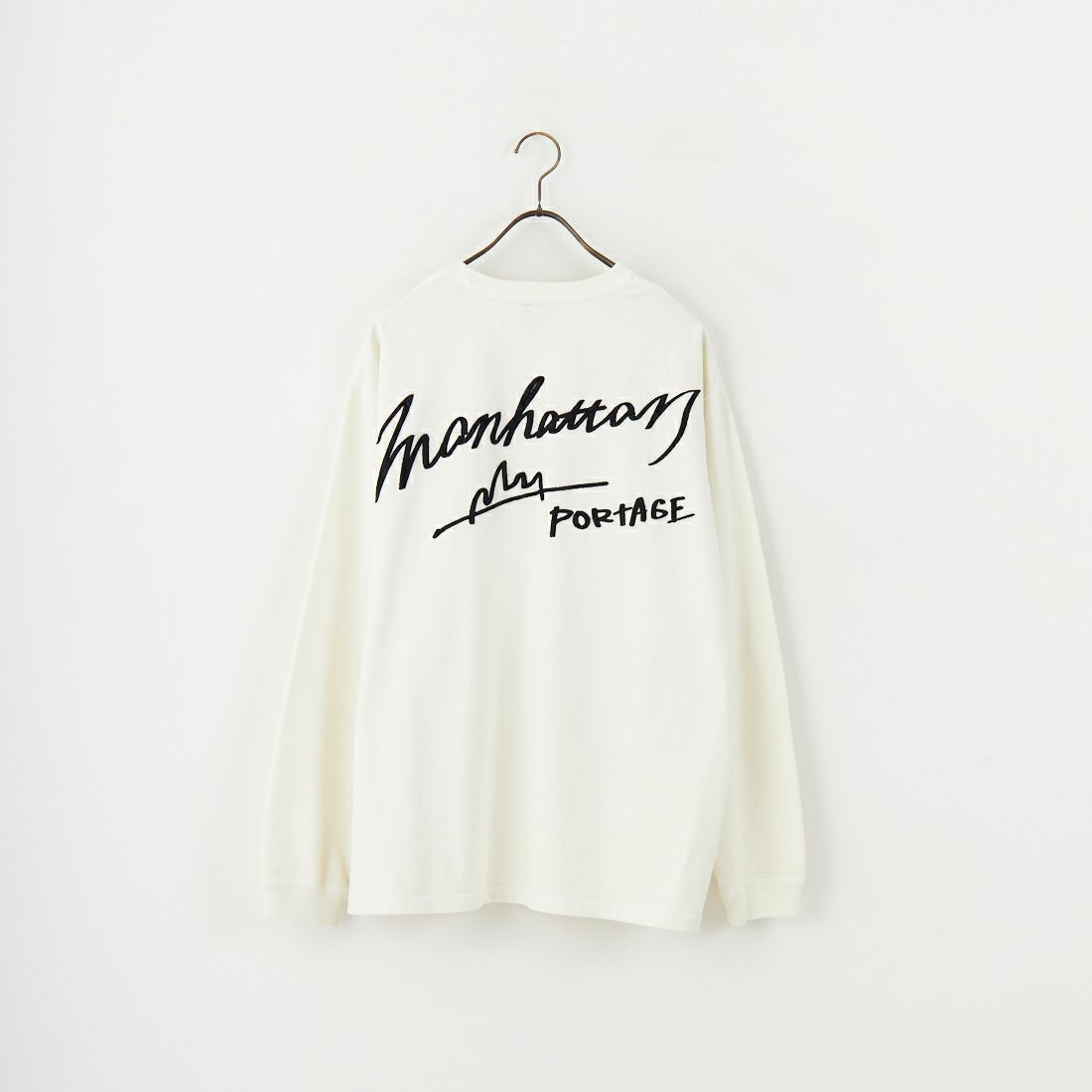 MANHATTAN PORTAGE [マンハッタンポーテージ] 別注 手書き風バックプリント ロングスリーブTシャツ [25FWMP-IN76-JF] IVORY