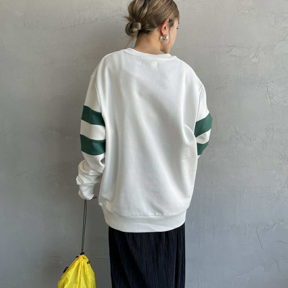 FRED PERRY [フレッドペリー] ピーチドティップドスリーブ クルーネックスウェット [M1731] 129 SNOW W &&モデル身長：150cm 着用サイズ：S&&