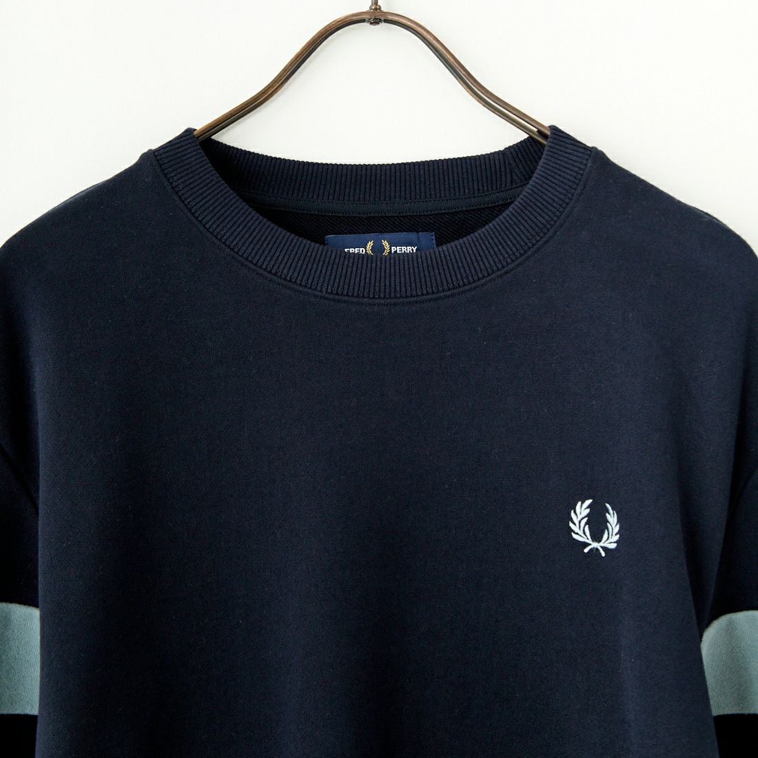 FRED PERRY [フレッドペリー] ピーチドティップドスリーブ クルーネックスウェット [M1731] 608 NAVY