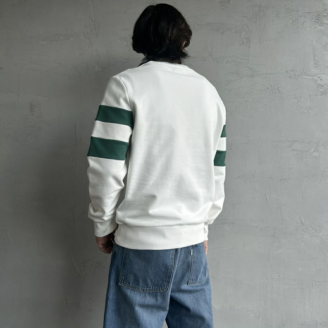 FRED PERRY [フレッドペリー] ピーチドティップドスリーブ クルーネックスウェット [M1731] 129 SNOW W &&モデル身長：179cm 着用サイズ：M&&