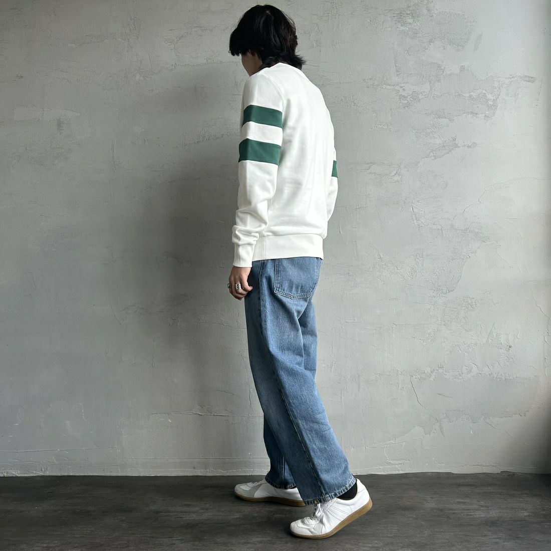 FRED PERRY [フレッドペリー] ピーチドティップドスリーブ クルーネックスウェット [M1731] 129 SNOW W &&モデル身長：179cm 着用サイズ：M&&
