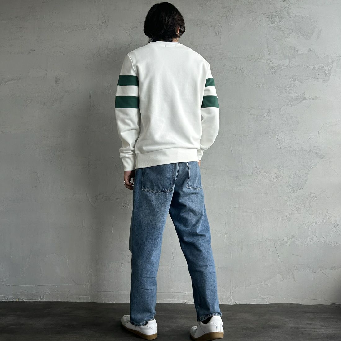 FRED PERRY [フレッドペリー] ピーチドティップドスリーブ クルーネックスウェット [M1731] 129 SNOW W &&モデル身長：179cm 着用サイズ：M&&