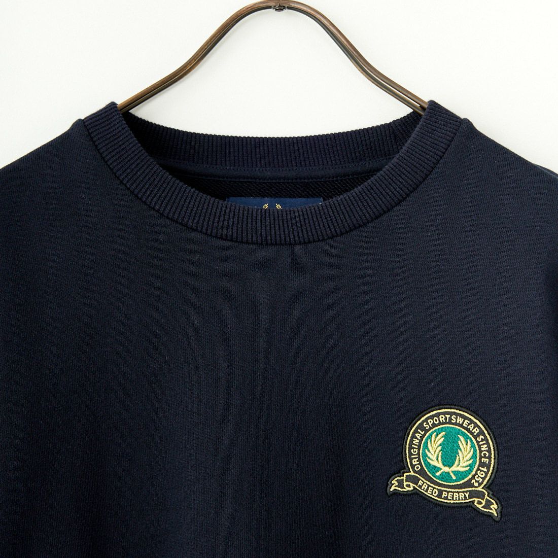 FRED PERRY [フレッドペリー] テニスバッジ クルーネックスウェット [M1751] 608 NAVY
