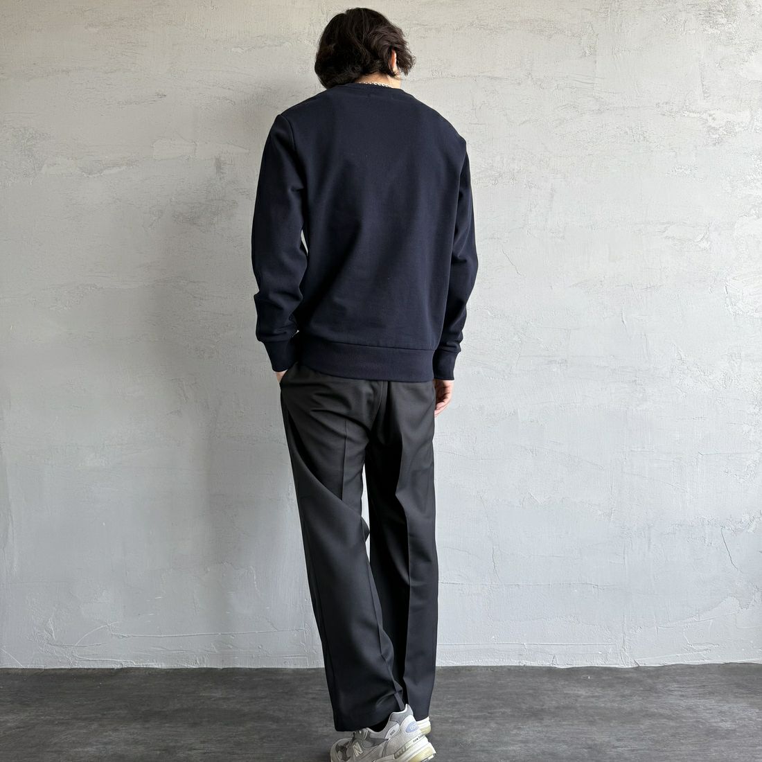 FRED PERRY [フレッドペリー] テニスバッジ クルーネックスウェット [M1751] 608 NAVY &&モデル身長：179cm 着用サイズ：M&&