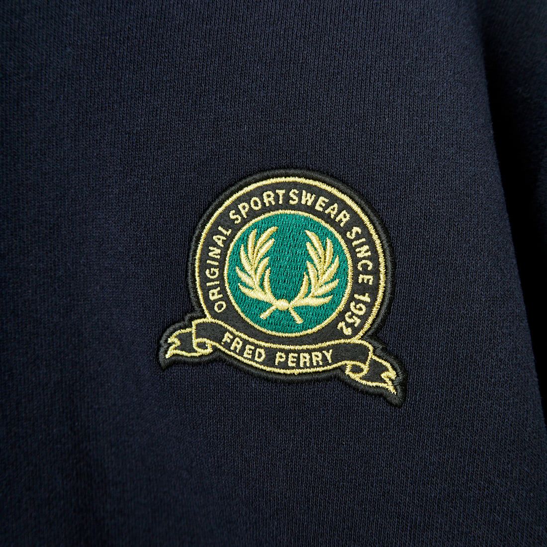FRED PERRY [フレッドペリー] テニスバッジ クルーネックスウェット [M1751] 608 NAVY