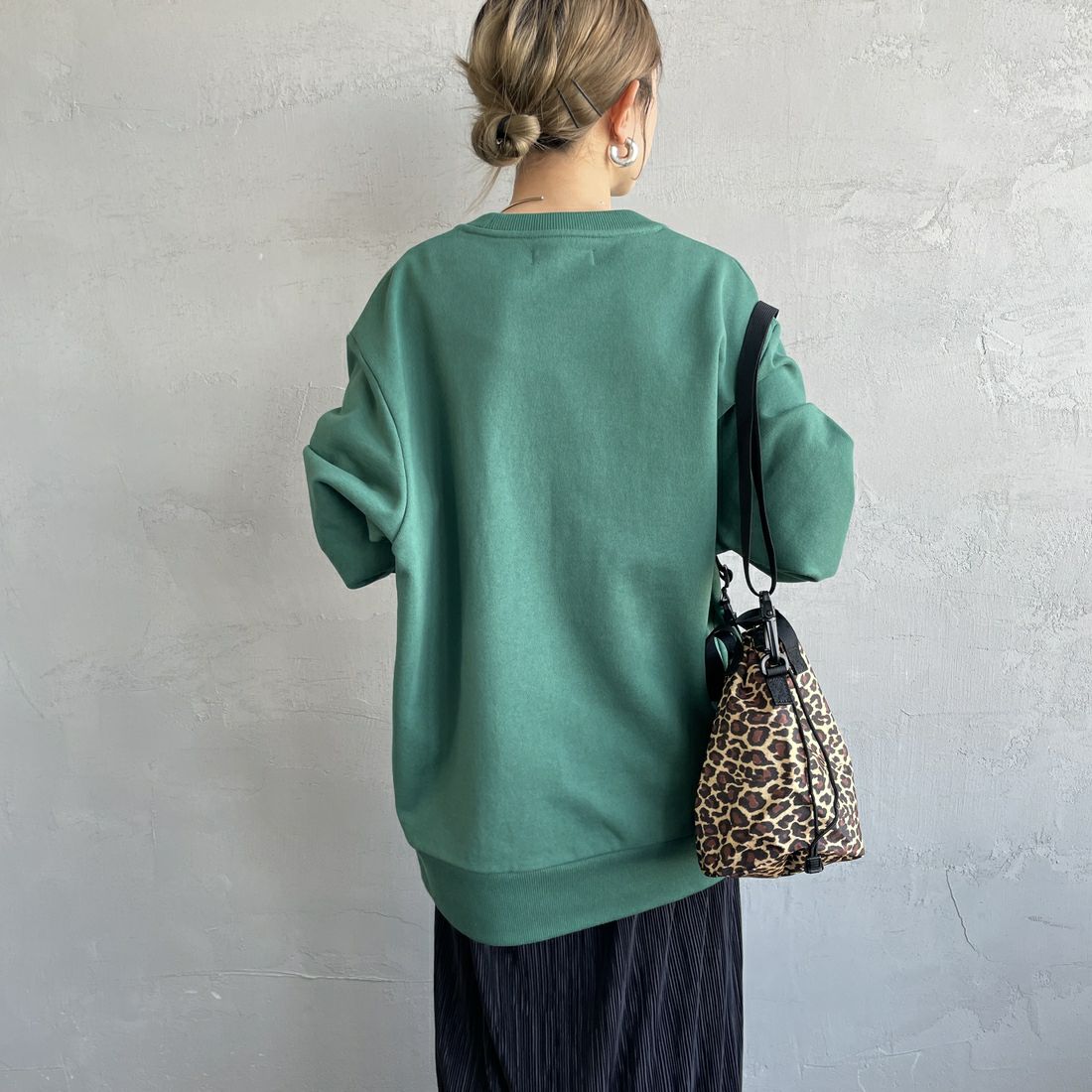 FRED PERRY [フレッドペリー] Chosen by Champions クルーネックスウェット [M1605] Z18 SPORT &&モデル身長：150cm 着用サイズ：S&&