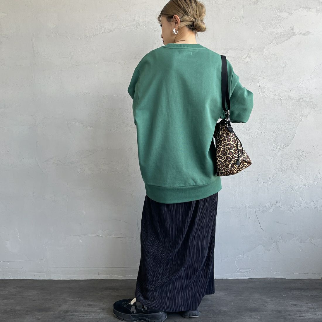 FRED PERRY [フレッドペリー] Chosen by Champions クルーネックスウェット [M1605] Z18 SPORT &&モデル身長：150cm 着用サイズ：S&&