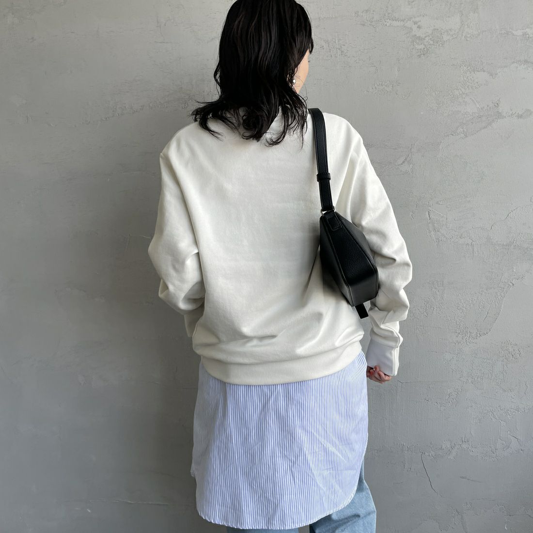 FRED PERRY [フレッドペリー] Chosen by Champions クルーネックスウェット [M1605] 129 SNOW W &&モデル身長：160cm 着用サイズ：S&&