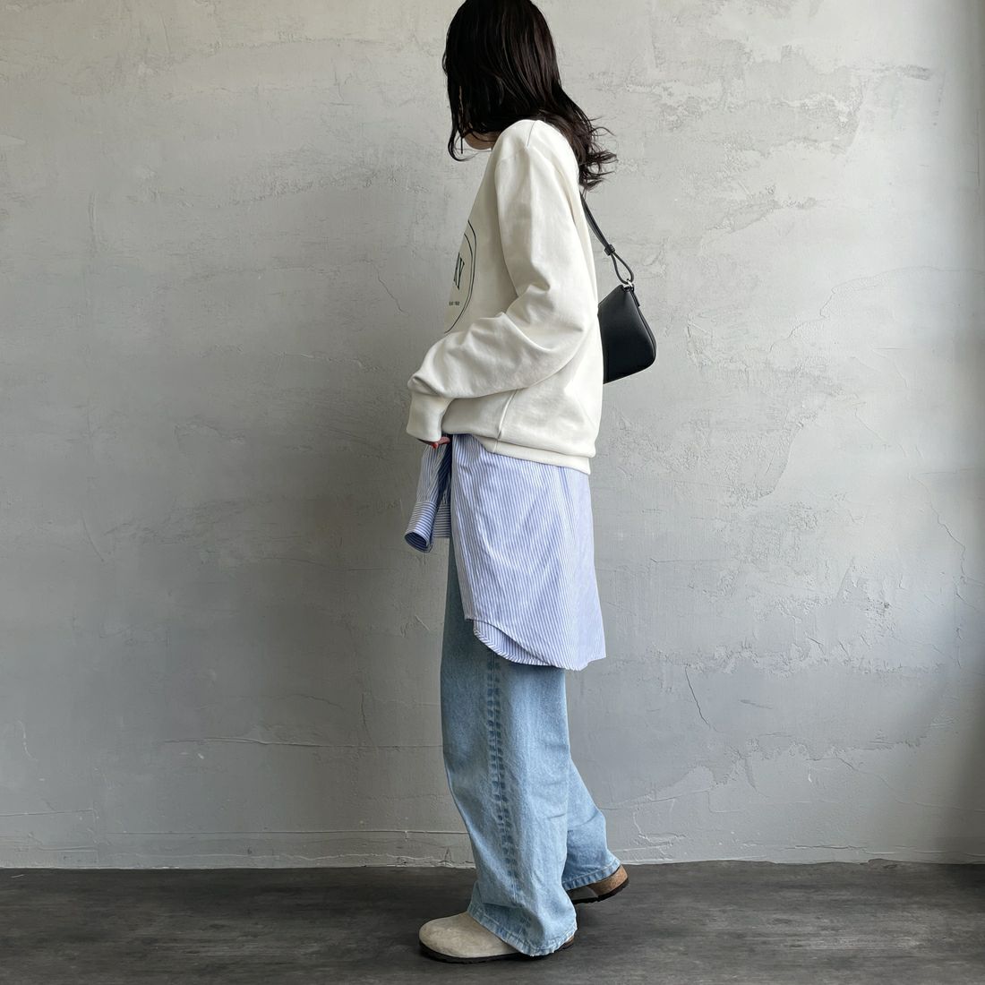 FRED PERRY [フレッドペリー] Chosen by Champions クルーネックスウェット [M1605] 129 SNOW W &&モデル身長：160cm 着用サイズ：S&&