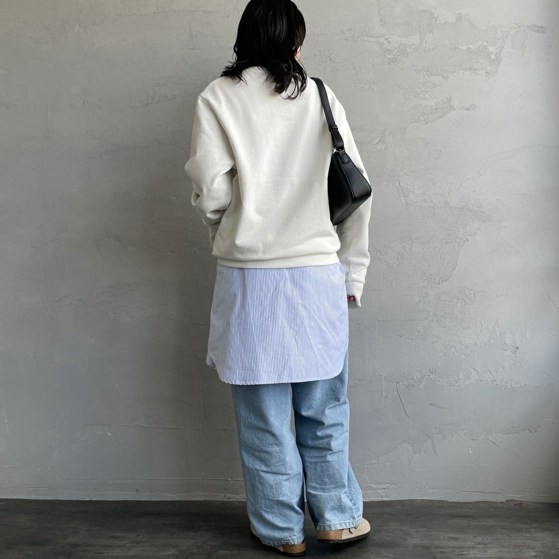 FRED PERRY [フレッドペリー] Chosen by Champions クルーネックスウェット [M1605] 129 SNOW W &&モデル身長：160cm 着用サイズ：S&&