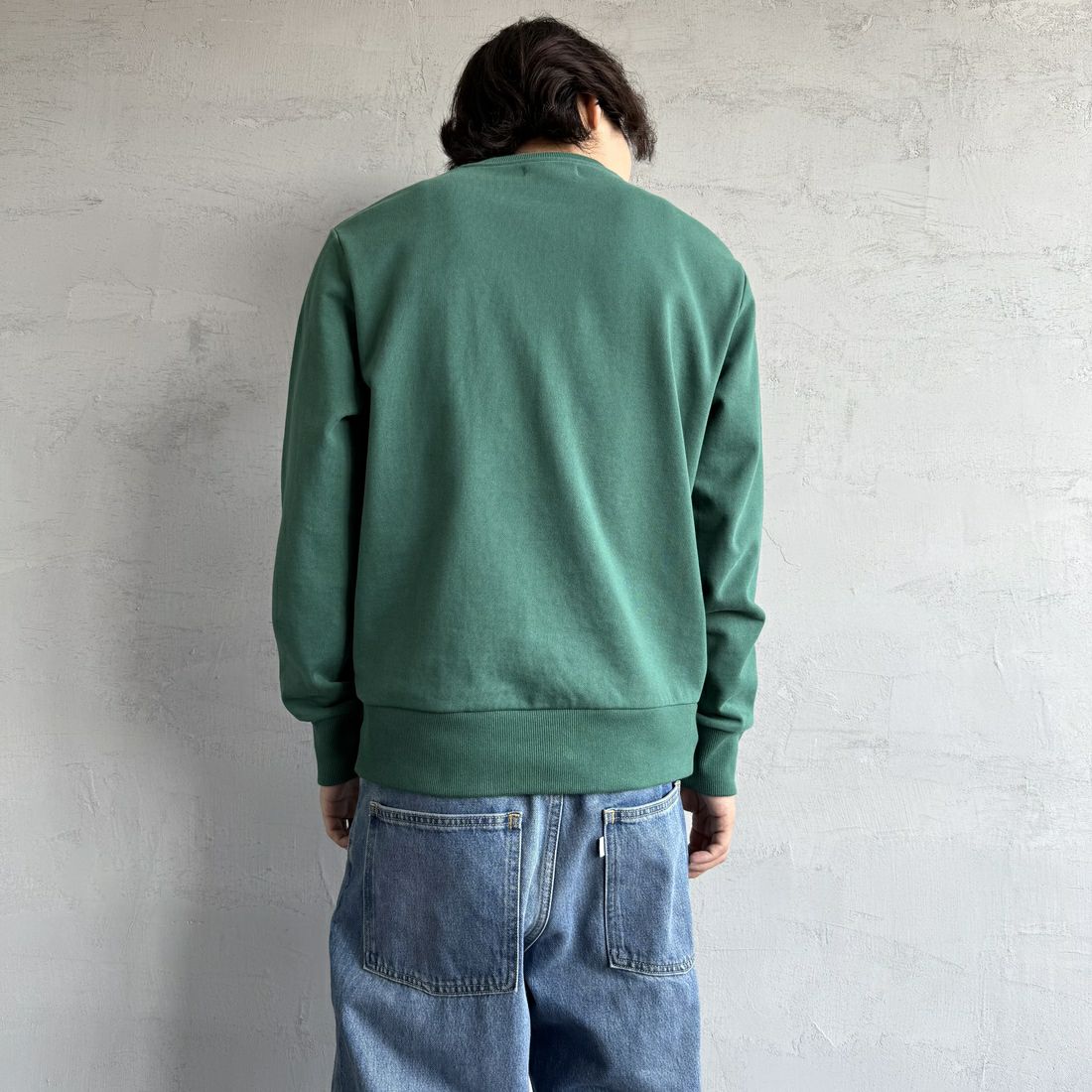 FRED PERRY [フレッドペリー] Chosen by Champions クルーネックスウェット [M1605] Z18 SPORT &&モデル身長：179cm 着用サイズ：M&&