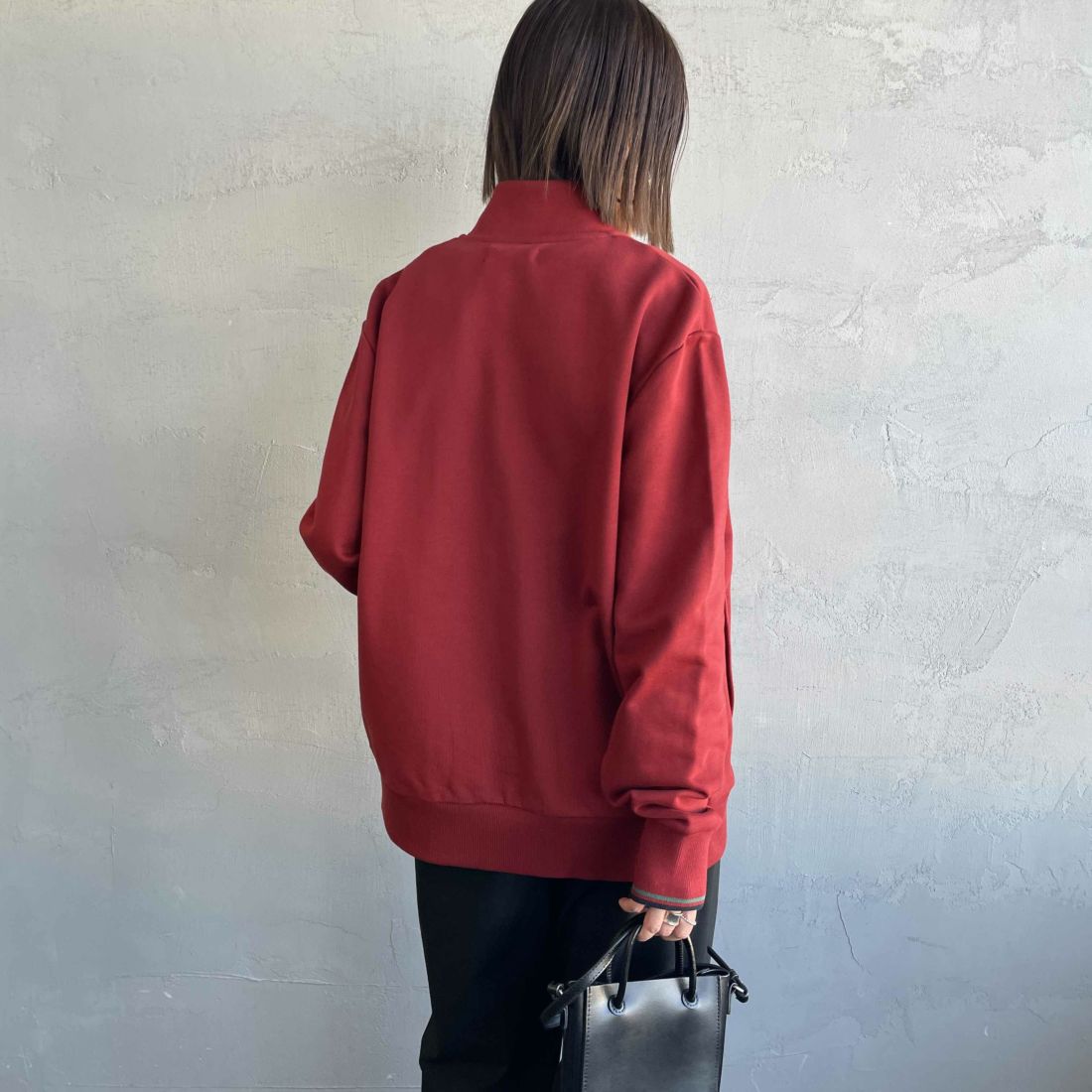 FRED PERRY [フレッドペリー] ジップスルースウェット [J1327] M02 BURNT &&モデル身長：160cm 着用サイズ：S&&