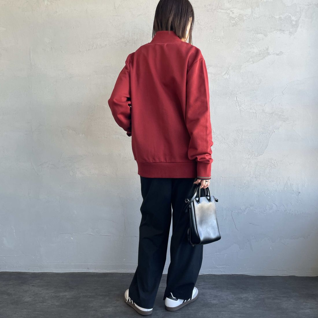 FRED PERRY [フレッドペリー] ジップスルースウェット [J1327] M02 BURNT &&モデル身長：160cm 着用サイズ：S&&