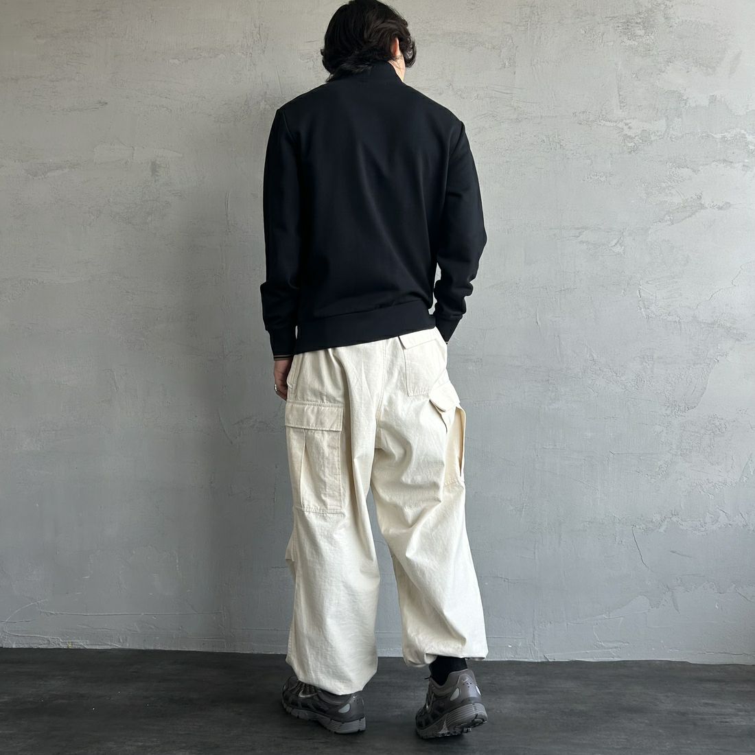 FRED PERRY [フレッドペリー] ジップスルースウェット [J1327] 102 BLACK &&モデル身長：179cm 着用サイズ：M&&