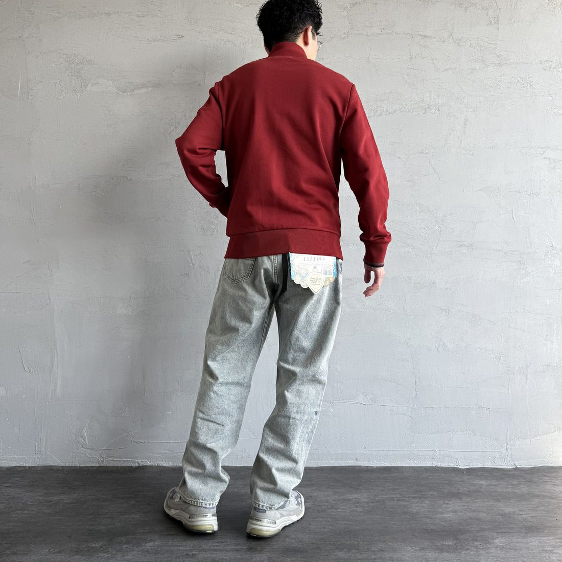 FRED PERRY [フレッドペリー] ジップスルースウェット [J1327] M02 BURNT &&モデル身長：168cm 着用サイズ：M&&