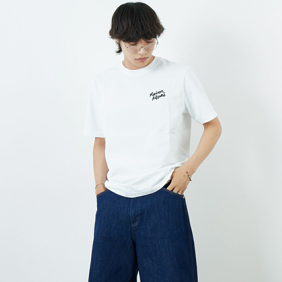 MAISON KITSUNE [メゾン キツネ] ハンドライティング コンフォートTシャツ [MM00126KJ7025] M186 WH/BK &&モデル身長：179cm 着用サイズ：S&&
