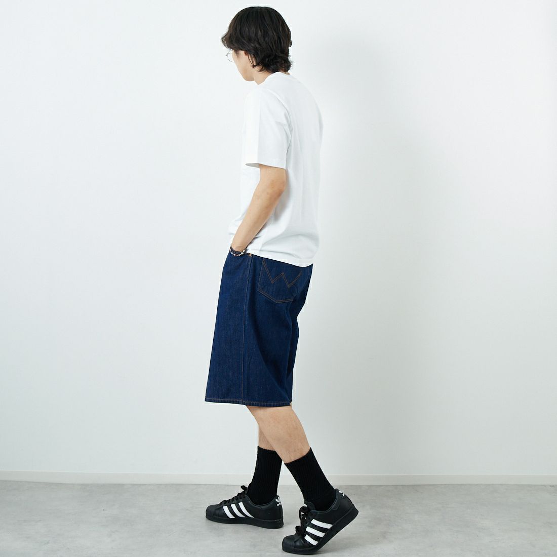 MAISON KITSUNE [メゾン キツネ] ハンドライティング コンフォートTシャツ [MM00126KJ7025] M186 WH/BK &&モデル身長：179cm 着用サイズ：S&&