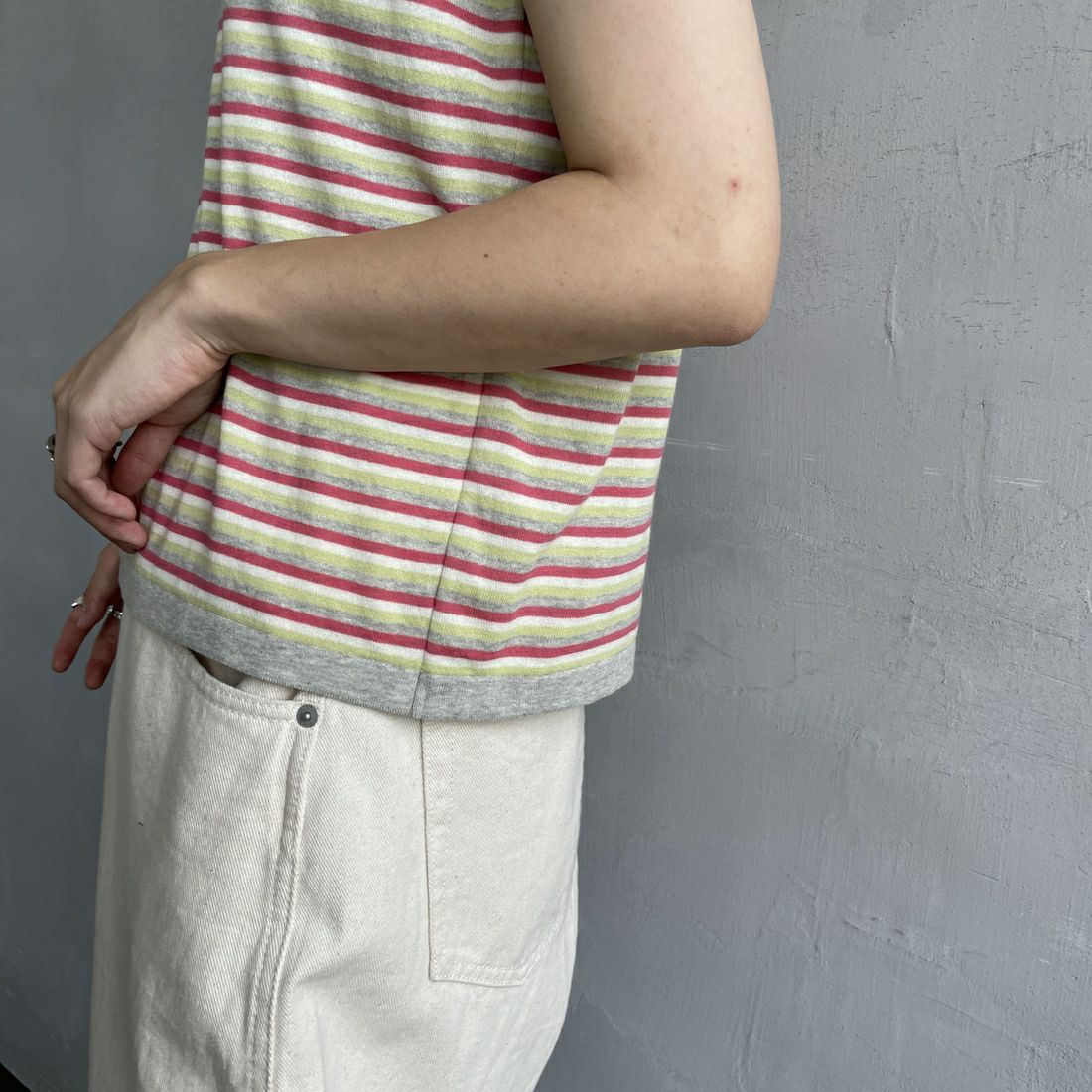 MEYAME [メヤメ] ボーダーコットンニットノースリーブトップス [MEY-2131] GREY &&モデル身長：158cm 着用サイズ：F&&