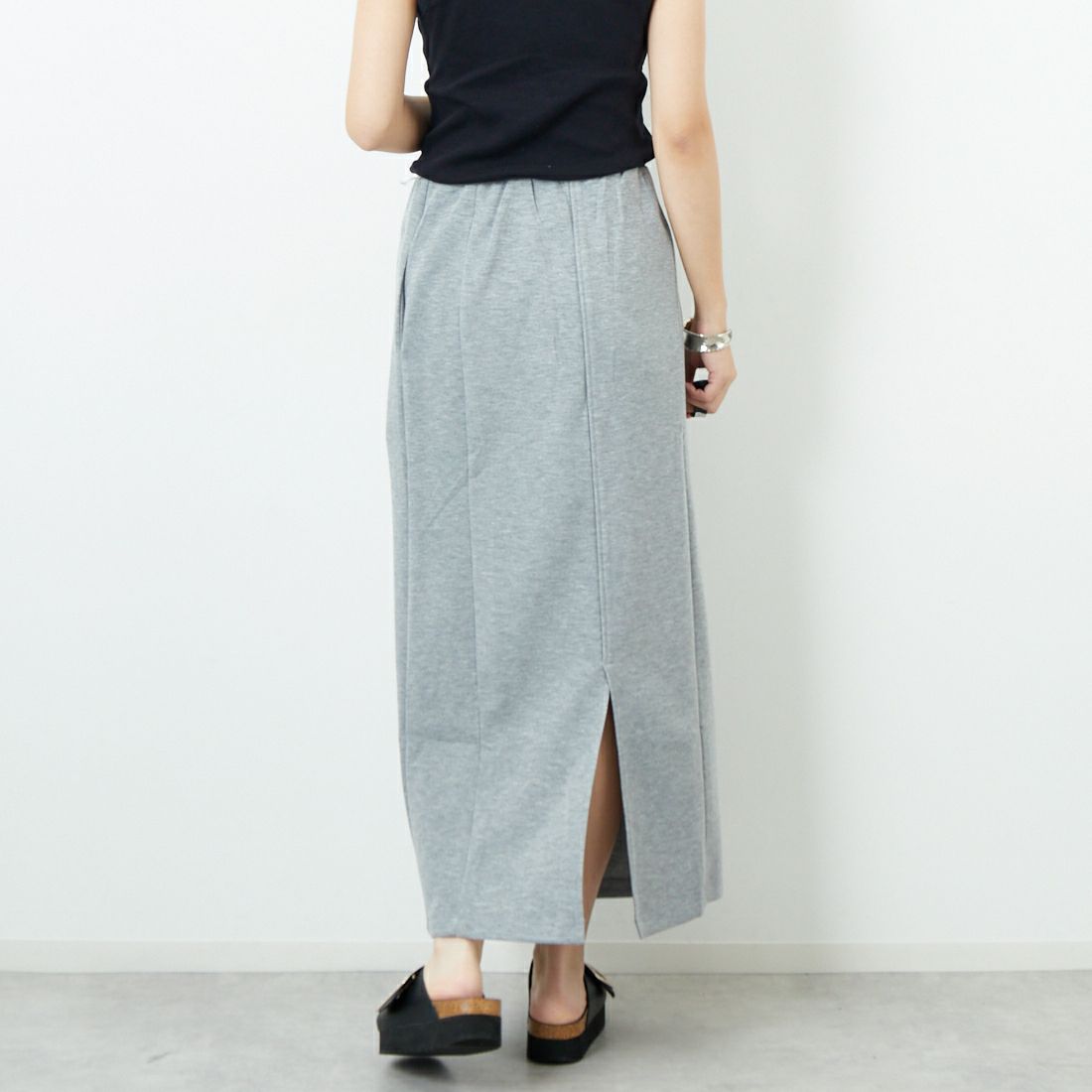 Maison de L'allure [メゾン ドゥ ラリュール] ダンボールナロースカート [M25132004] 07 GRAY &&モデル身長：167cm 着用サイズ：M&&