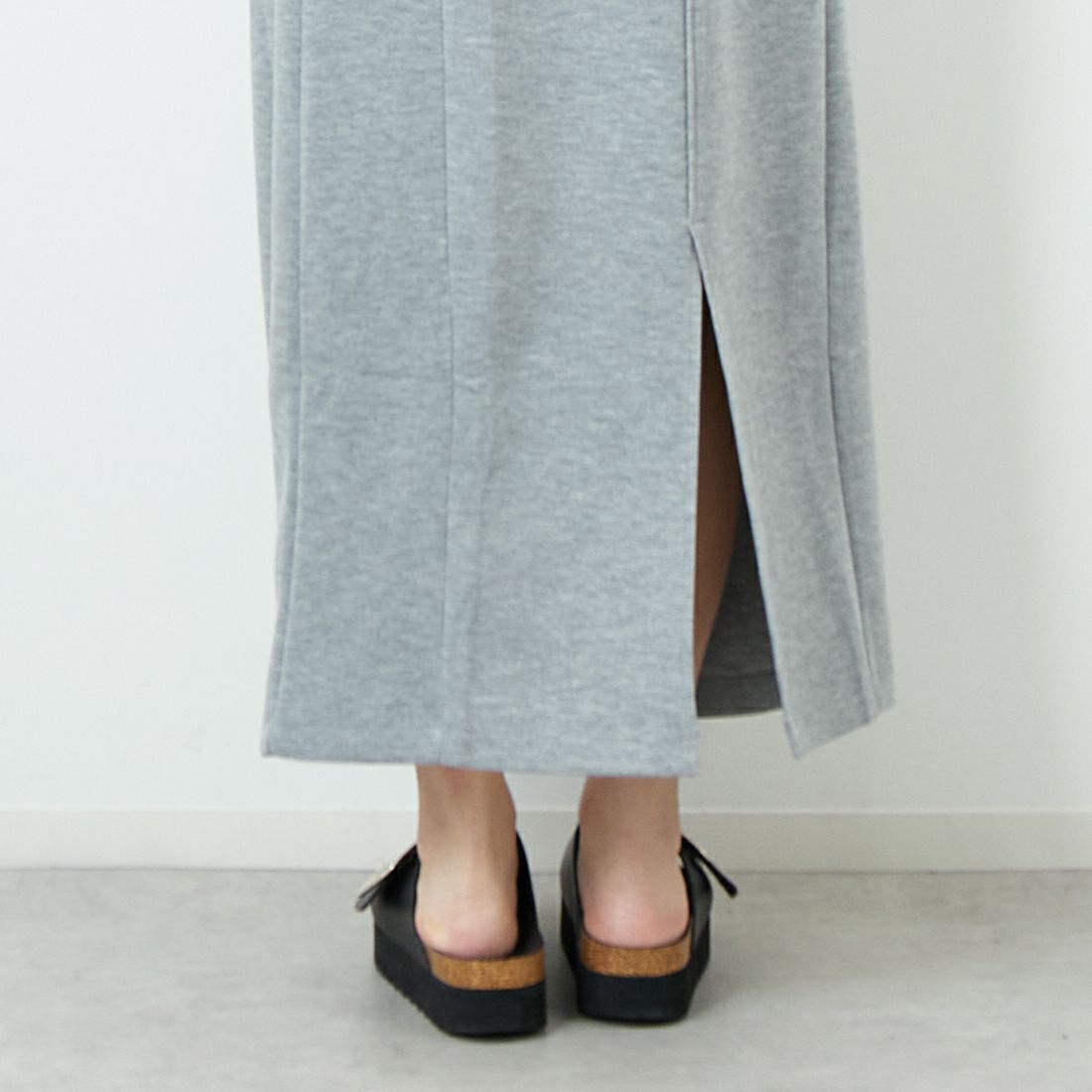 Maison de L'allure [メゾン ドゥ ラリュール] ダンボールナロースカート [M25132004] 07 GRAY &&モデル身長：167cm 着用サイズ：M&&