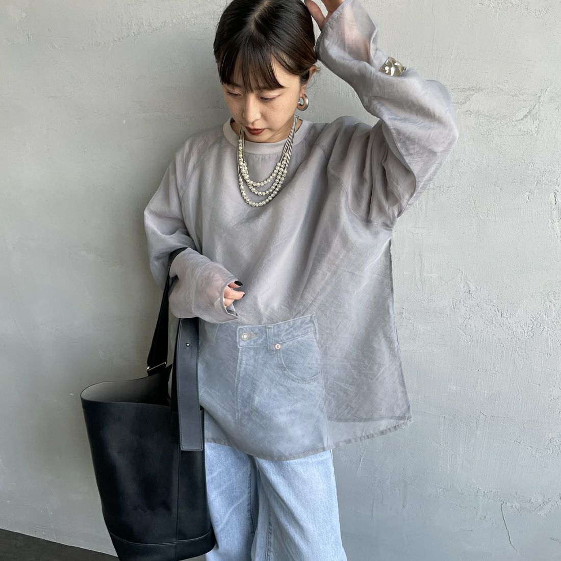 nenom [ネノム] ラグランシアーレイヤードTシャツ [NE25132014] 07 GRAY &&モデル身長：150cm 着用サイズ：F&&