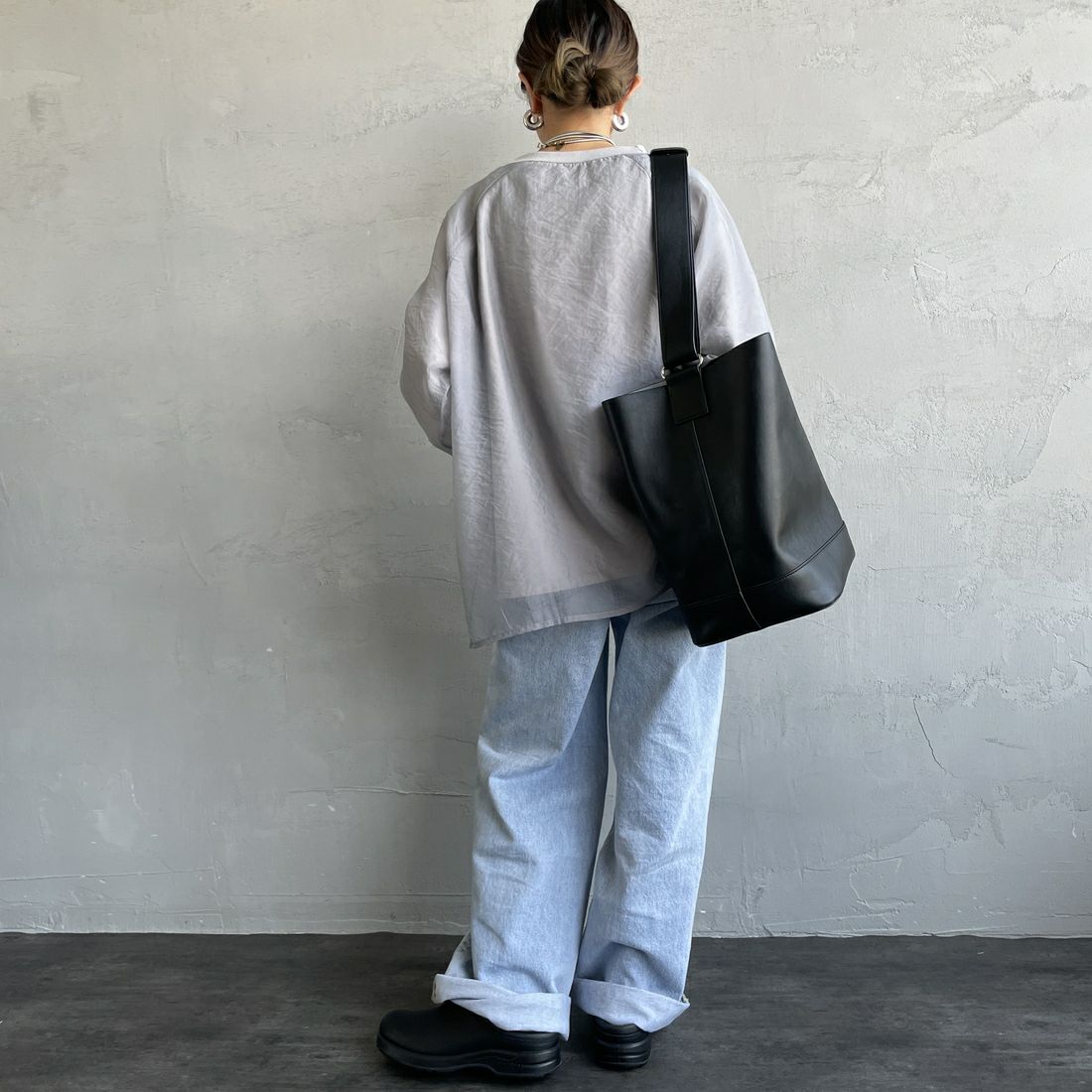 nenom [ネノム] ラグランシアーレイヤードTシャツ [NE25132014] 07 GRAY &&モデル身長：150cm 着用サイズ：F&&