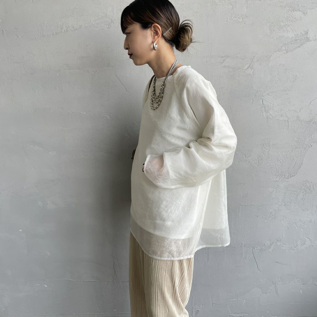 nenom [ネノム] ラグランシアーレイヤードTシャツ [NE25132014] 02 OFF &&モデル身長：150cm 着用サイズ：F&&