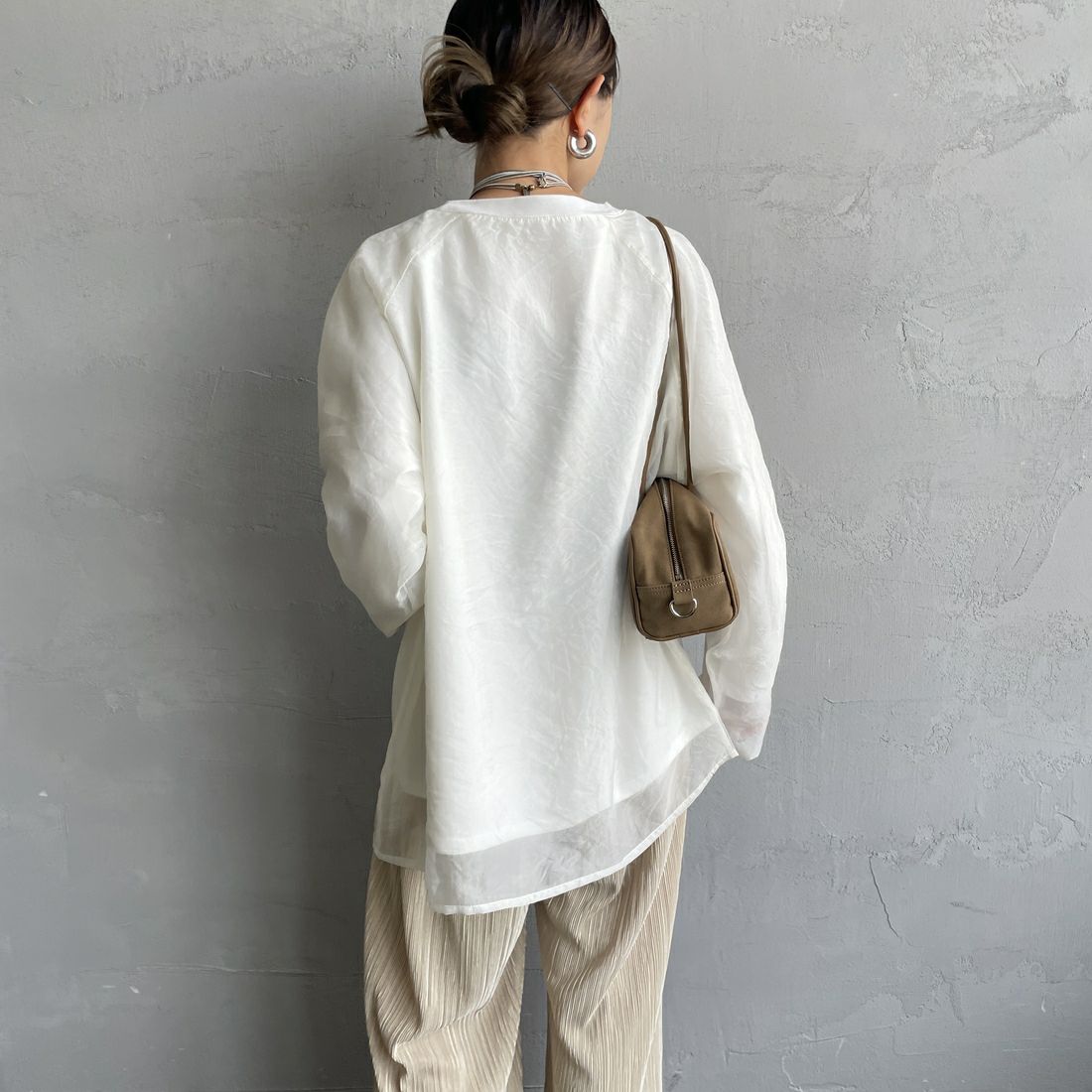 nenom [ネノム] ラグランシアーレイヤードTシャツ [NE25132014] 02 OFF &&モデル身長：150cm 着用サイズ：F&&