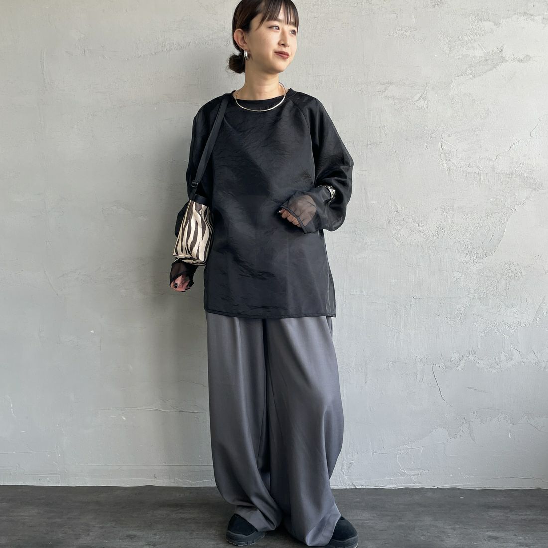 nenom [ネノム] ラグランシアーレイヤードTシャツ [NE25132014] 09 BLACK &&モデル身長：150cm 着用サイズ：F&&