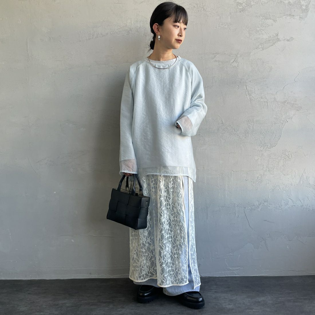 nenom [ネノム] ラグランシアーレイヤードTシャツ [NE25132014] 10 SAX &&モデル身長：150cm 着用サイズ：F&&