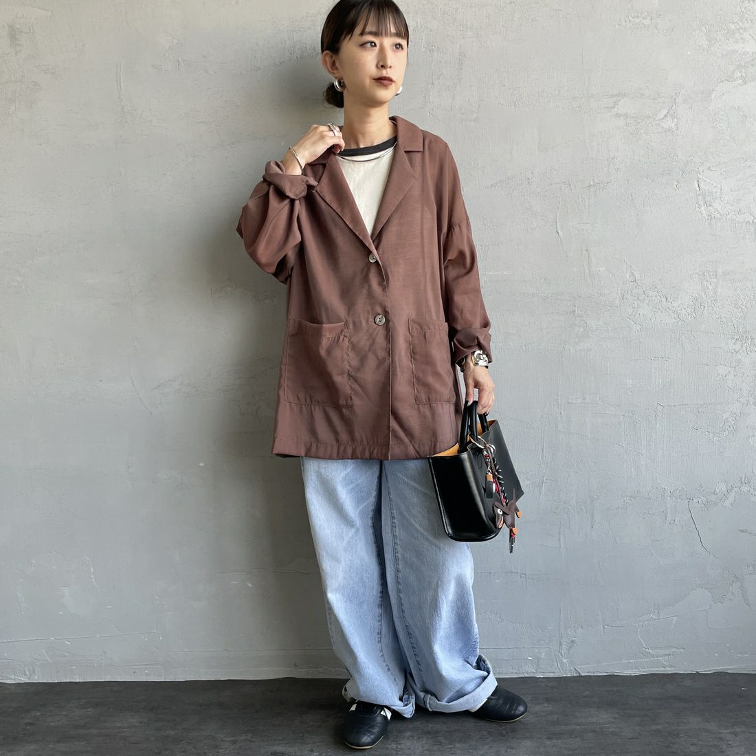 nenom [ネノム] シアーテーラードジャケット [NE25132082] 28 BROWN &&モデル身長：150cm 着用サイズ：F&&