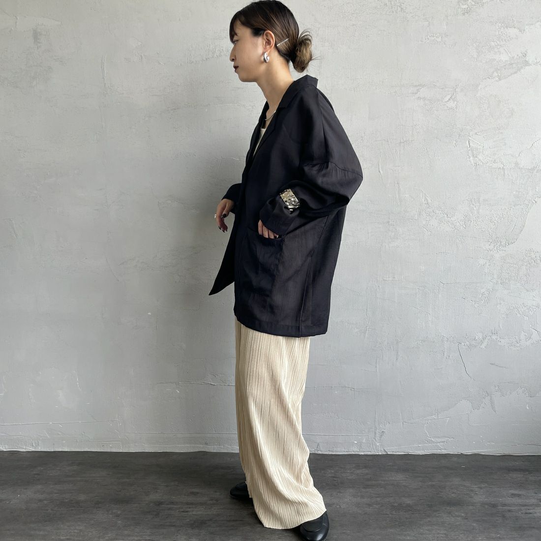 nenom [ネノム] シアーテーラードジャケット [NE25132082] 09 BLACK &&モデル身長：150cm 着用サイズ：F&&