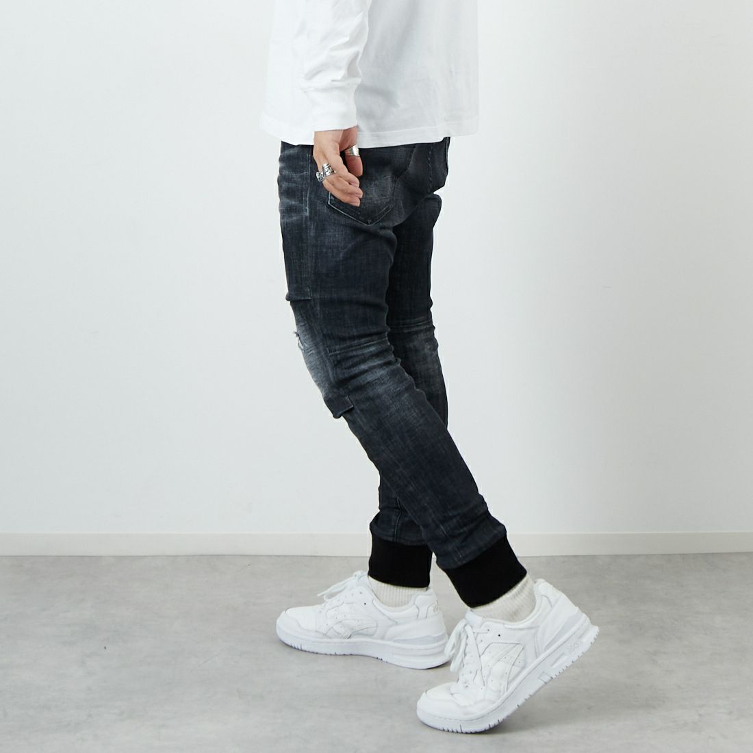 Dsquared2 [ディースクエアード] トラックデニムパンツ [74KB1080-30357] 900 BLACK &&モデル身長：179cm 着用サイズ：46&&