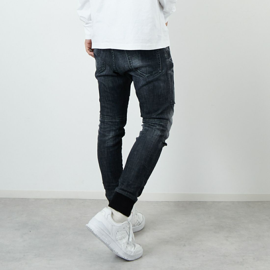 Dsquared2 [ディースクエアード] トラックデニムパンツ [74KB1080-30357] 900 BLACK &&モデル身長：179cm 着用サイズ：46&&