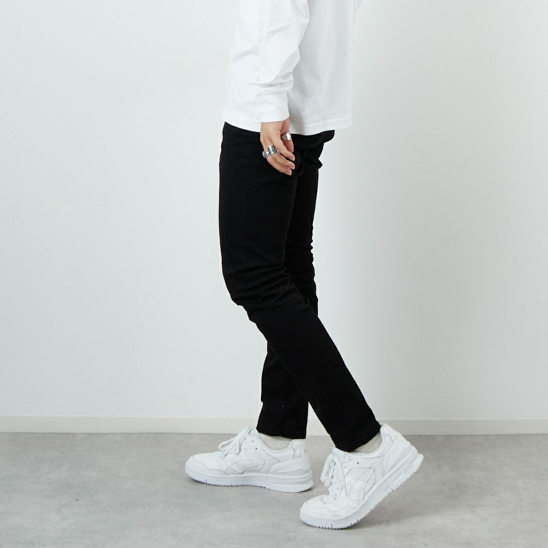 Dsquared2 [ディースクエアード] SKATERジーンズ [74LB1743-39781] 900 BLACK &&モデル身長：179cm 着用サイズ：46&&