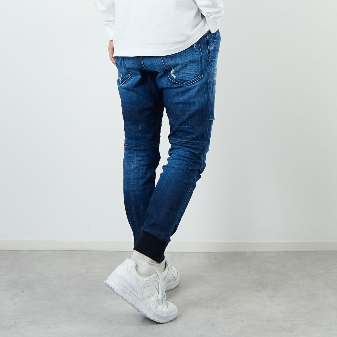 Dsquared2 [ディースクエアード] トラックデニムパンツ [74KB1081-30010] 470 NAVY &&モデル身長：179cm 着用サイズ：48&&