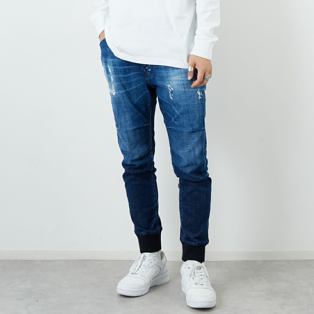 Dsquared2 [ディースクエアード] トラックデニムパンツ [74KB1081-30010] 470 NAVY &&モデル身長：179cm 着用サイズ：48&&