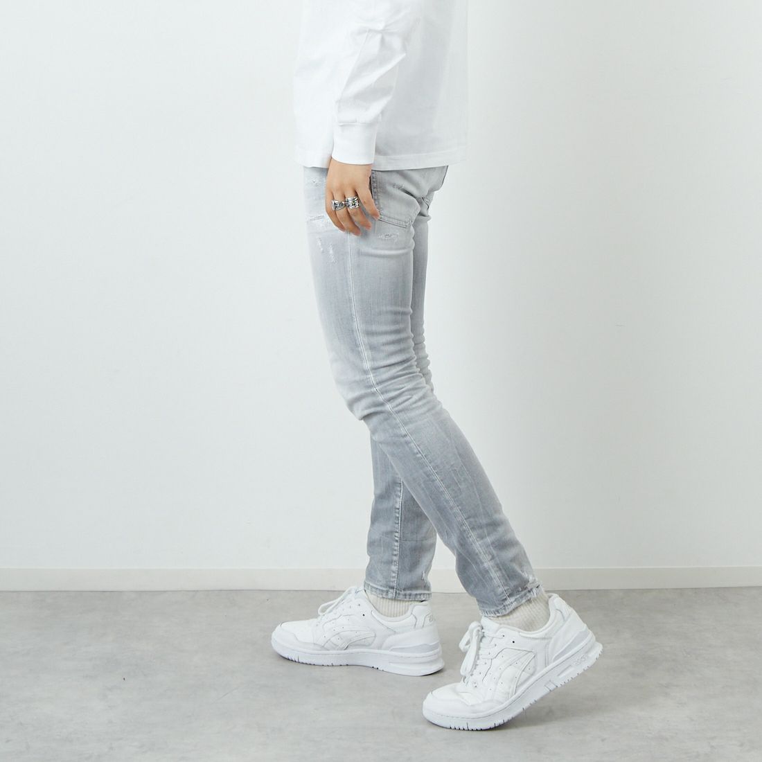 Dsquared2 [ディースクエアード] SKATERジーンズ [74LB1754-30260] 852 GRAY &&モデル身長：179cm 着用サイズ：46&&