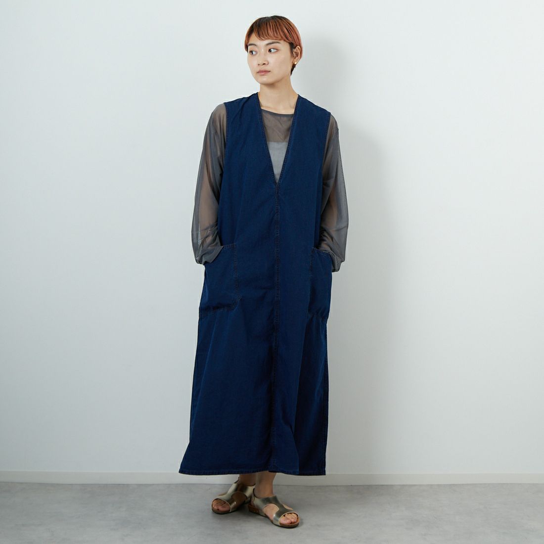 THE NORTH FACE PURPLE LABEL [ザ ノースフェイス パープルレーベル] コットンナイロンウェザー フィールドジャンパードレス [N25FF003] ID INDIGO &&モデル身長：160cm 着用サイズ：WS&&