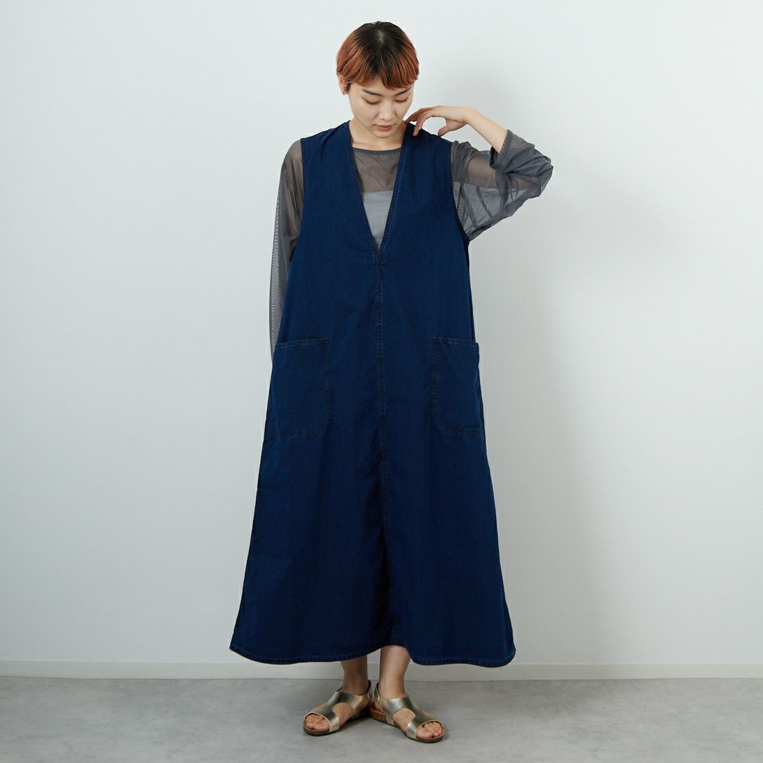 THE NORTH FACE PURPLE LABEL [ザ ノースフェイス パープルレーベル] コットンナイロンウェザー フィールドジャンパードレス [N25FF003] ID INDIGO &&モデル身長：160cm 着用サイズ：WS&&