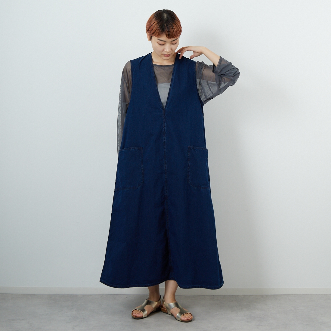 THE NORTH FACE PURPLE LABEL [ザ ノースフェイス パープルレーベル] コットンナイロンウェザー フィールドジャンパードレス [N25FF003] ID INDIGO &&モデル身長：160cm 着用サイズ：WS&&