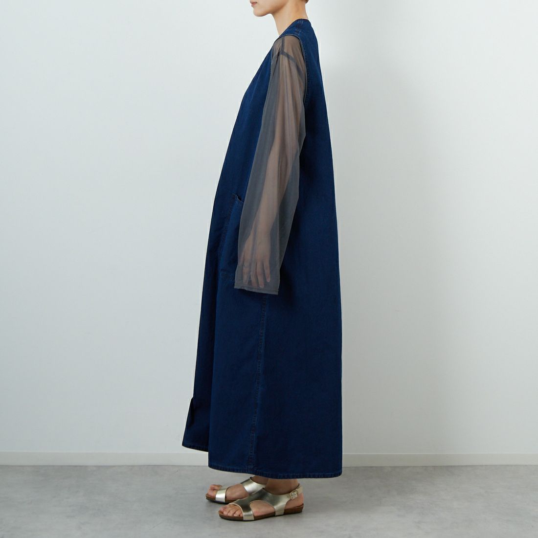 THE NORTH FACE PURPLE LABEL [ザ ノースフェイス パープルレーベル] コットンナイロンウェザー フィールドジャンパードレス [N25FF003] ID INDIGO &&モデル身長：160cm 着用サイズ：WS&&