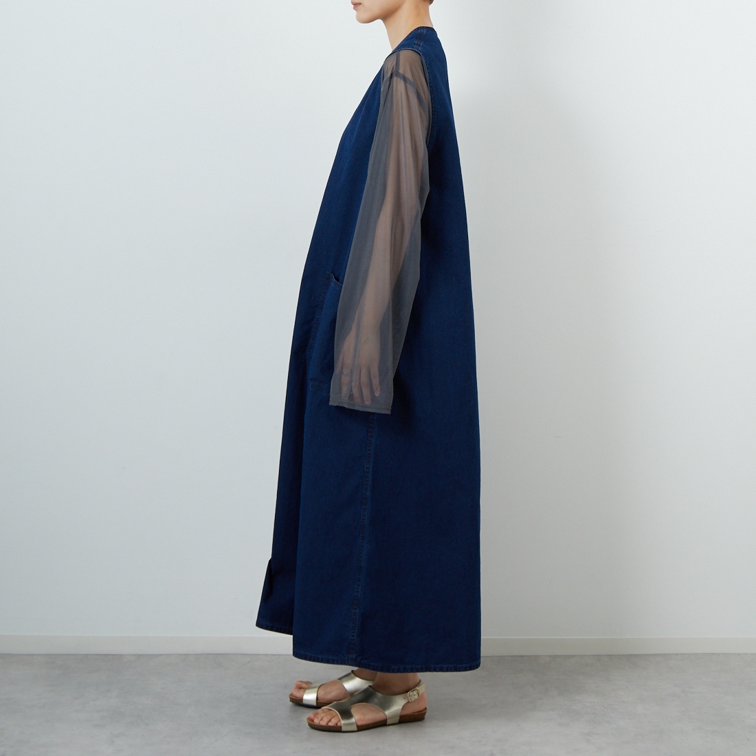 THE NORTH FACE PURPLE LABEL [ザ ノースフェイス パープルレーベル] コットンナイロンウェザー フィールドジャンパードレス [N25FF003] ID INDIGO &&モデル身長：160cm 着用サイズ：WS&&