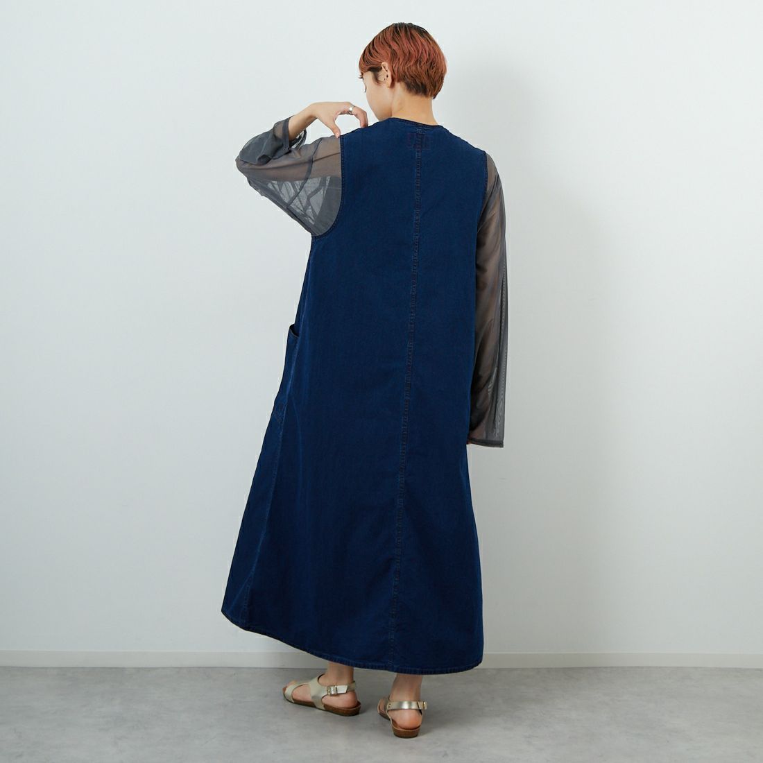 THE NORTH FACE PURPLE LABEL [ザ ノースフェイス パープルレーベル] コットンナイロンウェザー フィールドジャンパードレス [N25FF003] ID INDIGO &&モデル身長：160cm 着用サイズ：WS&&