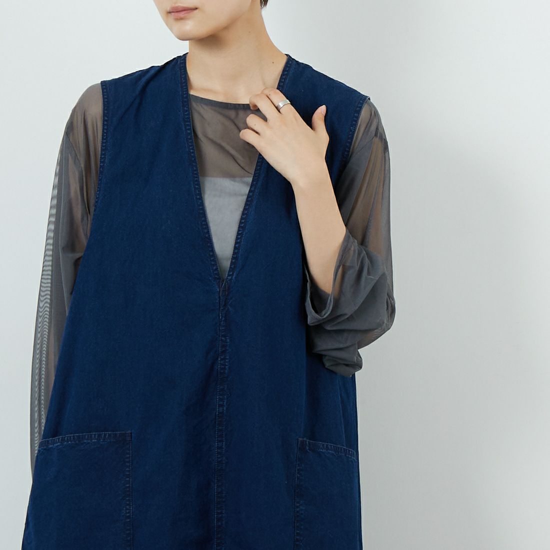 THE NORTH FACE PURPLE LABEL [ザ ノースフェイス パープルレーベル] コットンナイロンウェザー フィールドジャンパードレス [N25FF003] ID INDIGO &&モデル身長：160cm 着用サイズ：WS&&