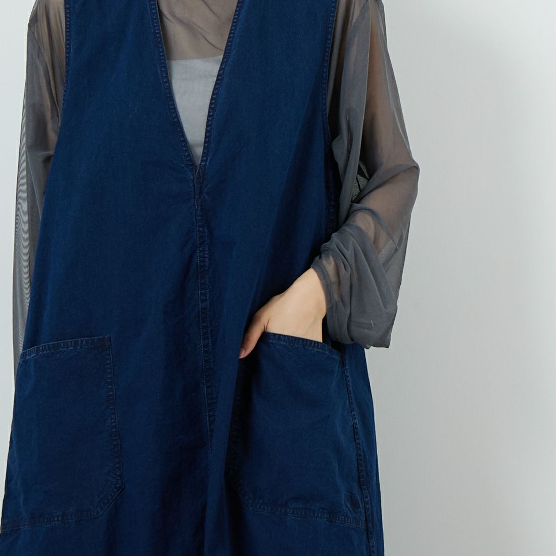 THE NORTH FACE PURPLE LABEL [ザ ノースフェイス パープルレーベル] コットンナイロンウェザー フィールドジャンパードレス [N25FF003] ID INDIGO &&モデル身長：160cm 着用サイズ：WS&&